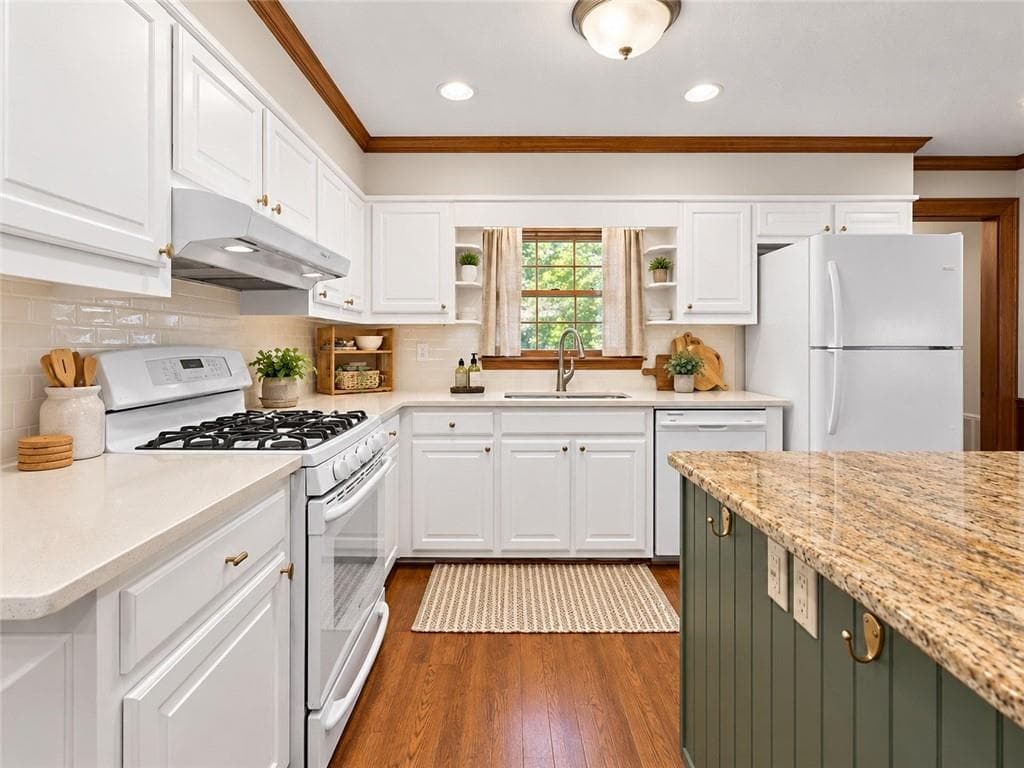 3 bedroom, 3 bathroom, 2,258 sq ft single family residence under contract at 1052 Evelyn Lane, Lilburn, GA 30047 — photo 4