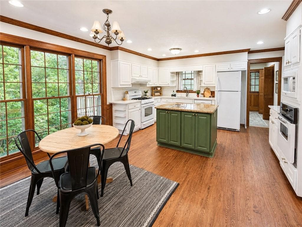 3 bedroom, 3 bathroom, 2,258 sq ft single family residence under contract at 1052 Evelyn Lane, Lilburn, GA 30047 — photo 8