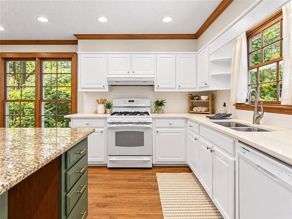 3 bedroom, 3 bathroom, 2,258 sq ft single family residence under contract at 1052 Evelyn Lane, Lilburn, GA 30047 — photo 9