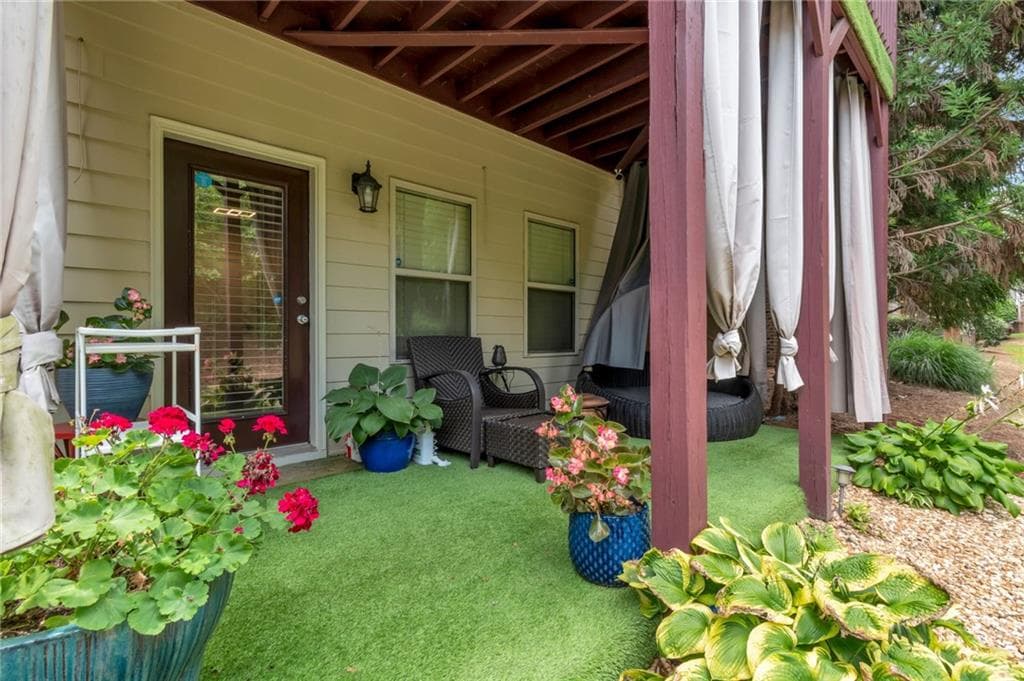 4 bedroom, 4 bathroom, 2,902 sq ft townhouse for sale at 2153 W Village Lane, Smyrna, GA 30080 — photo 6