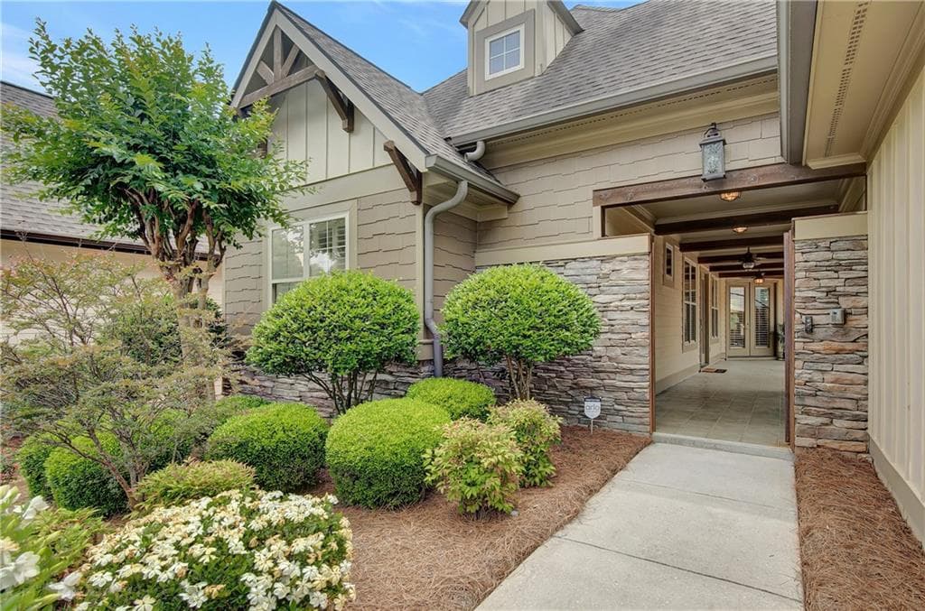 4 bedroom, 5 bathroom, 3,048 sq ft single family residence for sale at 14 Beacon Crest, Newnan, GA 30265 — photo 5