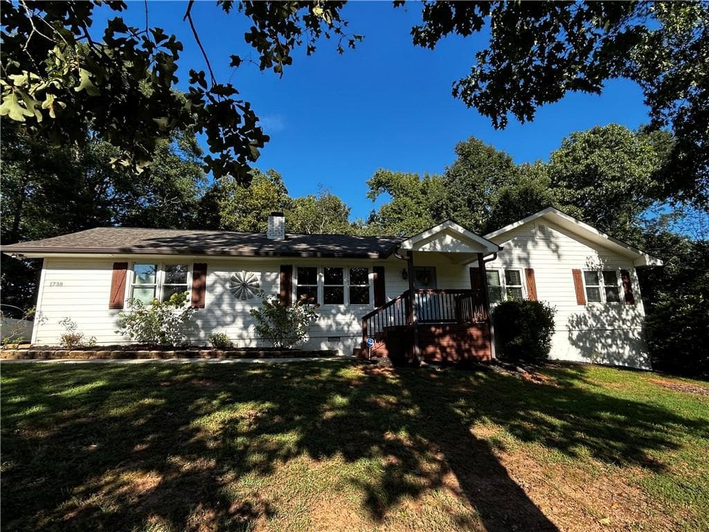 3 bedroom, 2 bathroom, 1,500 sq ft single family residence for sale at 1738 Sandy Court, Snellville, GA 30078 — photo 3