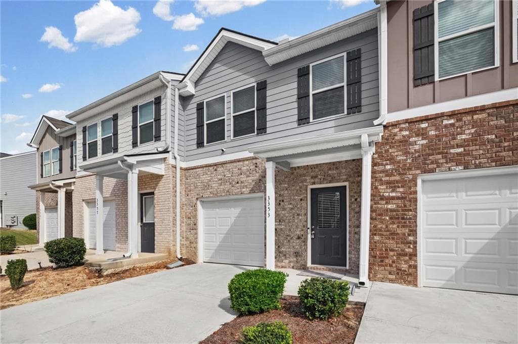 3 bedroom, 3 bathroom, 1,610 sq ft townhouse for sale at 3353 Sable Elm Court, Atlanta, GA 30349 — photo 4
