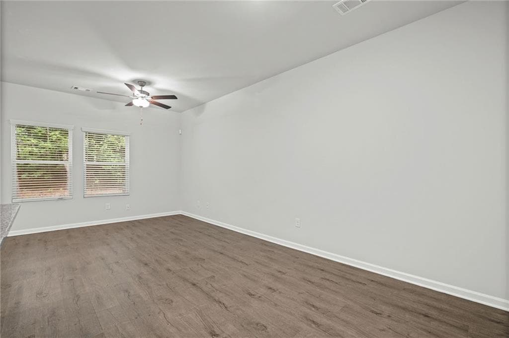 3 bedroom, 3 bathroom, 1,610 sq ft townhouse for sale at 3353 Sable Elm Court, Atlanta, GA 30349 — photo 6