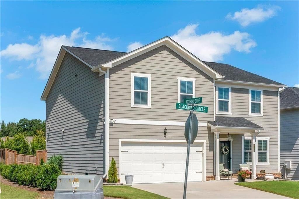 5 bedroom, 3 bathroom, 2,691 sq ft single family residence for sale at 2131 BLACKBIRD Circle, Covington, GA 30016 — photo 3