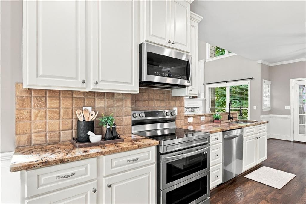 5 bedroom, 4 bathroom, 3,510 sq ft single family residence for sale at 2015 Crossover Drive, Cumming, GA 30040 — photo 10
