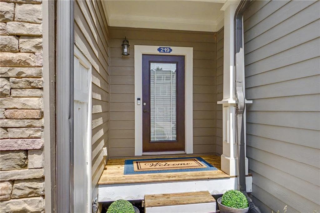3 bedroom, 3 bathroom, 1,677 sq ft townhouse for rent at 219 Stone Park Drive, Woodstock, GA 30188 for $2,400 a month — photo 2