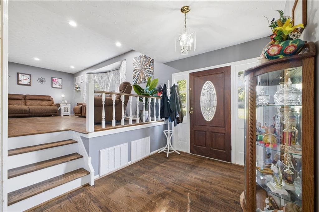 4 bedroom, 3 bathroom, 2,548 sq ft single family residence for sale at 43 Ridgeview Drive, Silver Creek, GA 30173 — photo 2