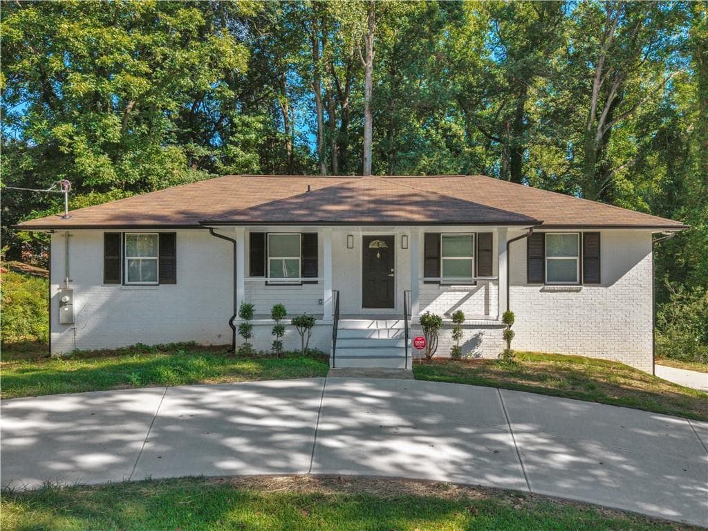 5 bedroom, 5 bathroom, 2,184 sq ft single family residence for sale at 984 Morrow Road, Morrow, GA 30260