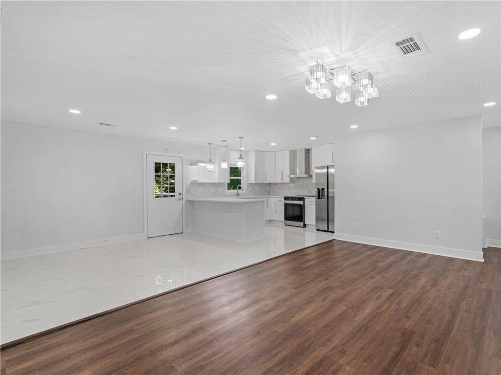 5 bedroom, 5 bathroom, 2,184 sq ft single family residence for sale at 984 Morrow Road, Morrow, GA 30260 — photo 3