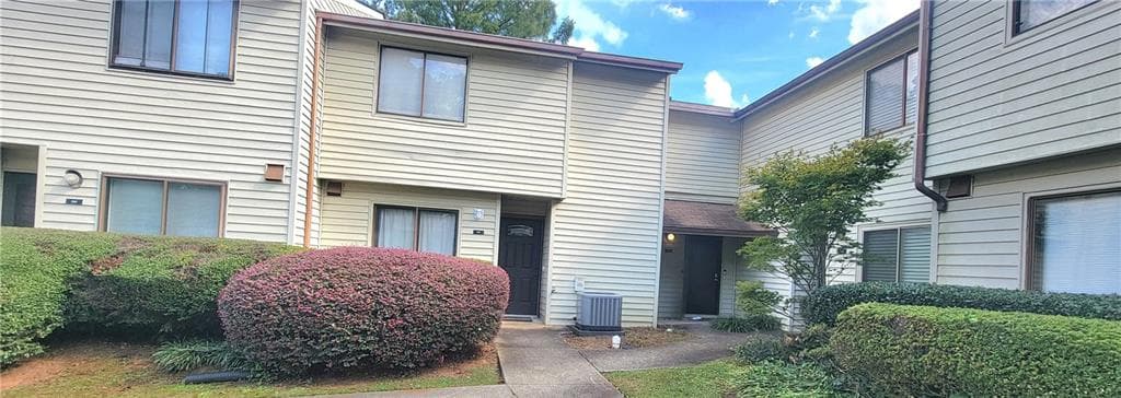 2 bedroom, 3 bathroom, 1,307 sq ft townhouse for sale at 1014 Country Court, Lawrenceville, GA 30044 — photo 3