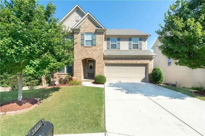 5 bedroom, 3 bathroom, 3,071 sq ft home for sale at 3422 Fallen Oak Drive, Buford, GA