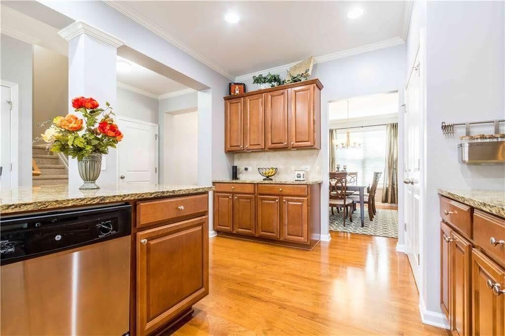 5 bedroom, 3 bathroom, 3,071 sq ft single family residence for sale at 3422 Fallen Oak Drive, Buford, GA 30519 — photo 5