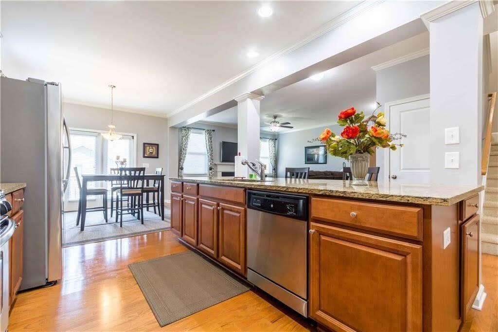 5 bedroom, 3 bathroom, 3,071 sq ft single family residence for sale at 3422 Fallen Oak Drive, Buford, GA 30519 — photo 6