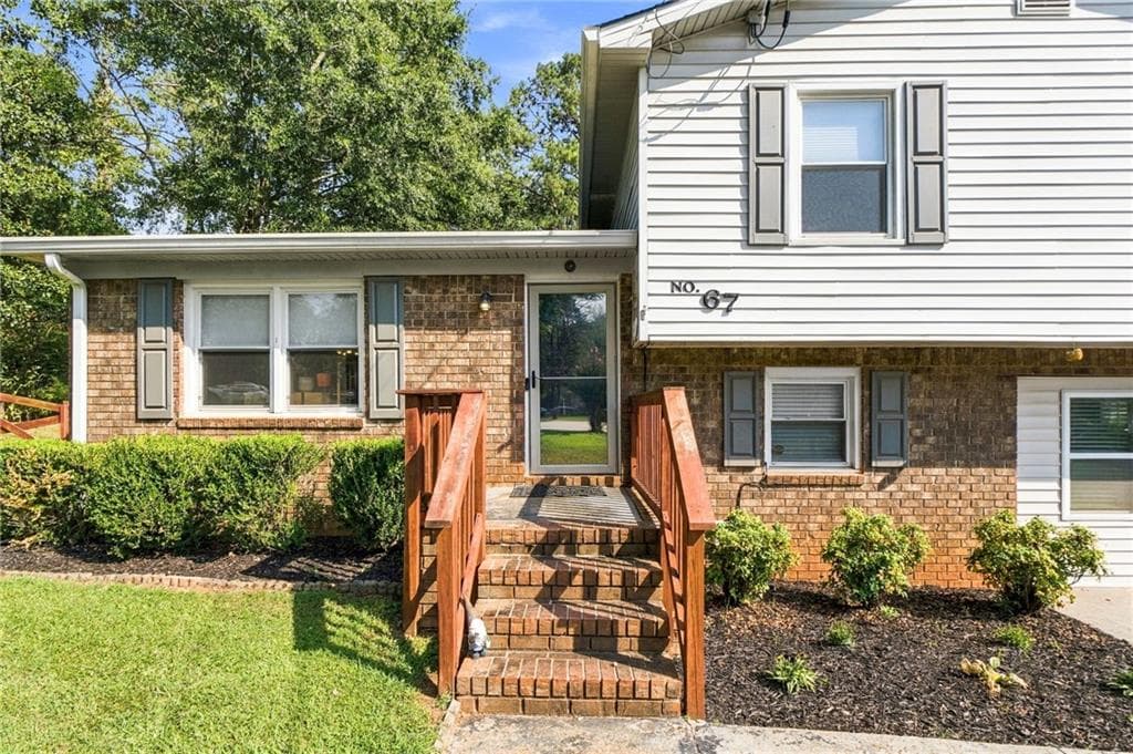 3 bedroom, 2 bathroom, 1,700 sq ft single family residence for sale at 67 Ann Court, Mcdonough, GA 30253 — photo 2