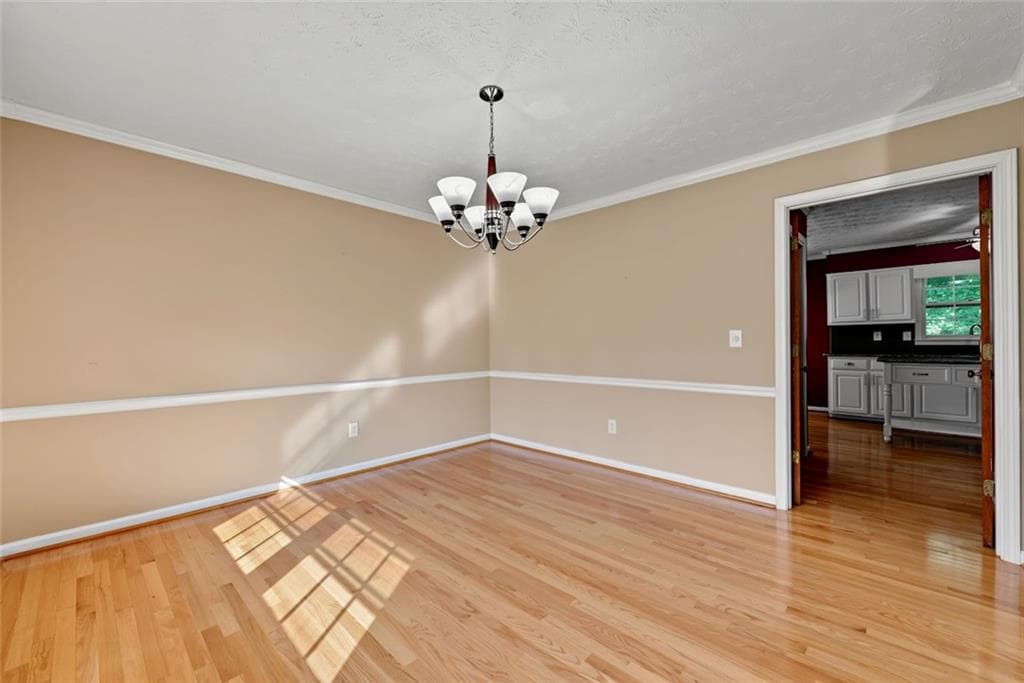 3 bedroom, 2 bathroom, 2,211 sq ft single family residence for sale at 2653 Amberly Way, Snellville, GA 30078 — photo 8