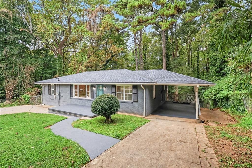 4 bedroom, 3 bathroom, 2,600 sq ft single family residence for sale at 1401 Plaza Avenue, Atlanta, GA 30310