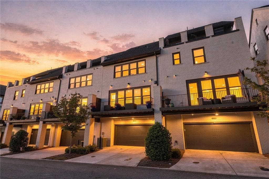 3 bedroom, 4 bathroom, 3,221 sq ft townhouse for sale at 130 Britten Pass, Alpharetta, GA 30009 — photo 3