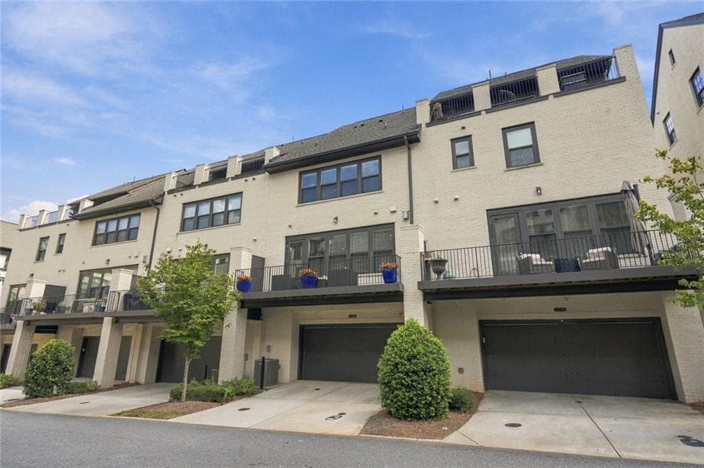 3 bedroom, 4 bathroom, 3,221 sq ft townhouse for sale at 130 Britten Pass, Alpharetta, GA 30009 — photo 4