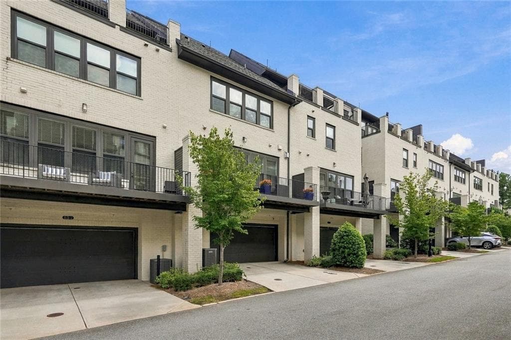 3 bedroom, 4 bathroom, 3,221 sq ft townhouse for sale at 130 Britten Pass, Alpharetta, GA 30009 — photo 5