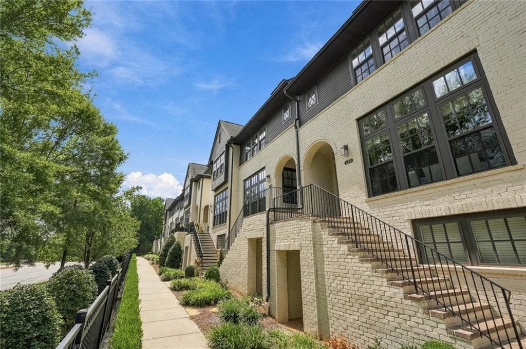3 bedroom, 4 bathroom, 3,221 sq ft townhouse for sale at 130 Britten Pass, Alpharetta, GA 30009 — photo 6