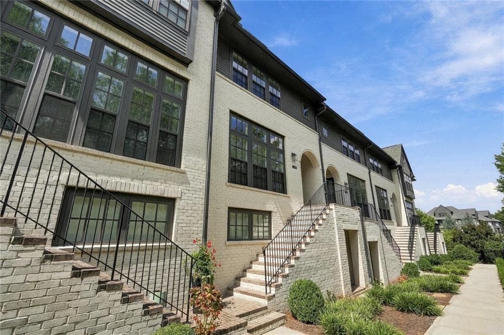 3 bedroom, 4 bathroom, 3,221 sq ft townhouse for sale at 130 Britten Pass, Alpharetta, GA 30009 — photo 7