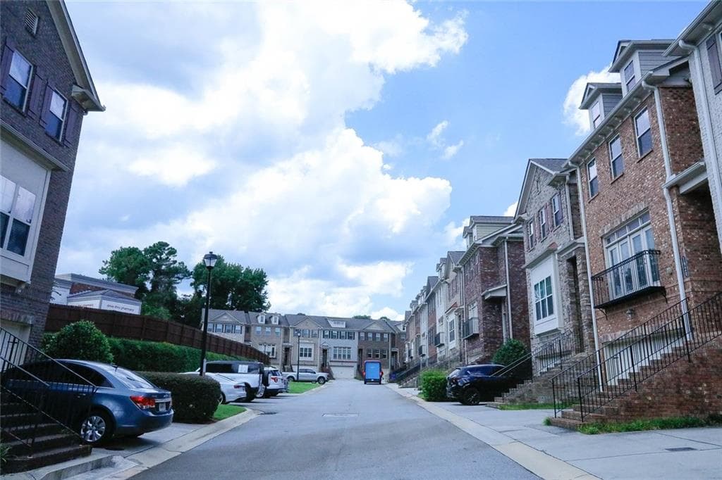 3 bedroom, 4 bathroom, 2,213 sq ft townhouse for rent at 1920 Townsend Court, Atlanta, GA 30329 for $3,650 a month — photo 3