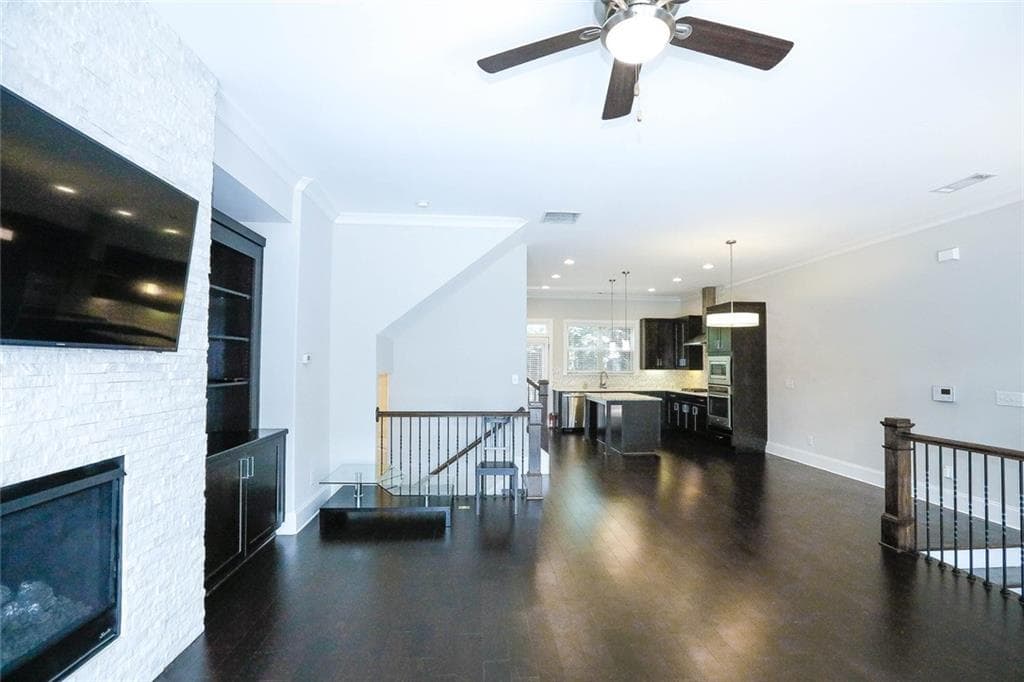 3 bedroom, 4 bathroom, 2,213 sq ft townhouse for rent at 1920 Townsend Court, Atlanta, GA 30329 for $3,650 a month — photo 10