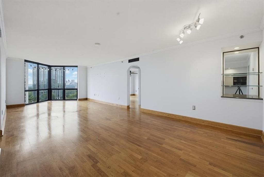 2 bedroom, 2 bathroom, 1,228 sq ft condominium for sale at 2870 Pharr Court South 2006, Atlanta, GA 30305 — photo 2