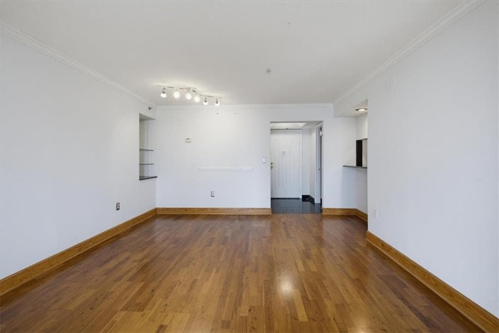 2 bedroom, 2 bathroom, 1,228 sq ft condominium for sale at 2870 Pharr Court South 2006, Atlanta, GA 30305 — photo 4