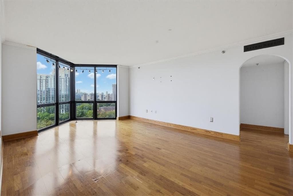 2 bedroom, 2 bathroom, 1,228 sq ft condominium for sale at 2870 Pharr Court South 2006, Atlanta, GA 30305 — photo 6