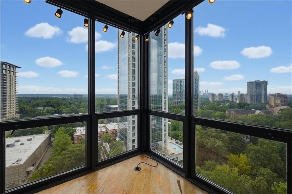 2 bedroom, 2 bathroom, 1,228 sq ft condominium for sale at 2870 Pharr Court South 2006, Atlanta, GA 30305 — photo 8
