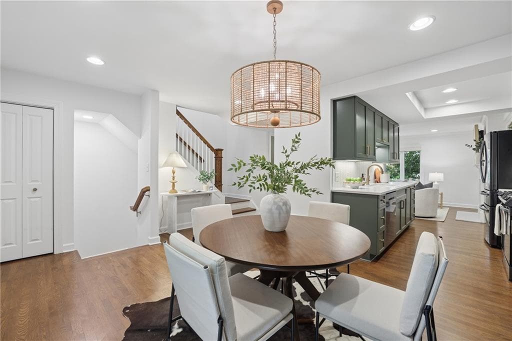 3 bedroom, 4 bathroom, 2,034 sq ft condominium under contract at 83 Ivy Trail, Atlanta, GA 30342 — photo 4