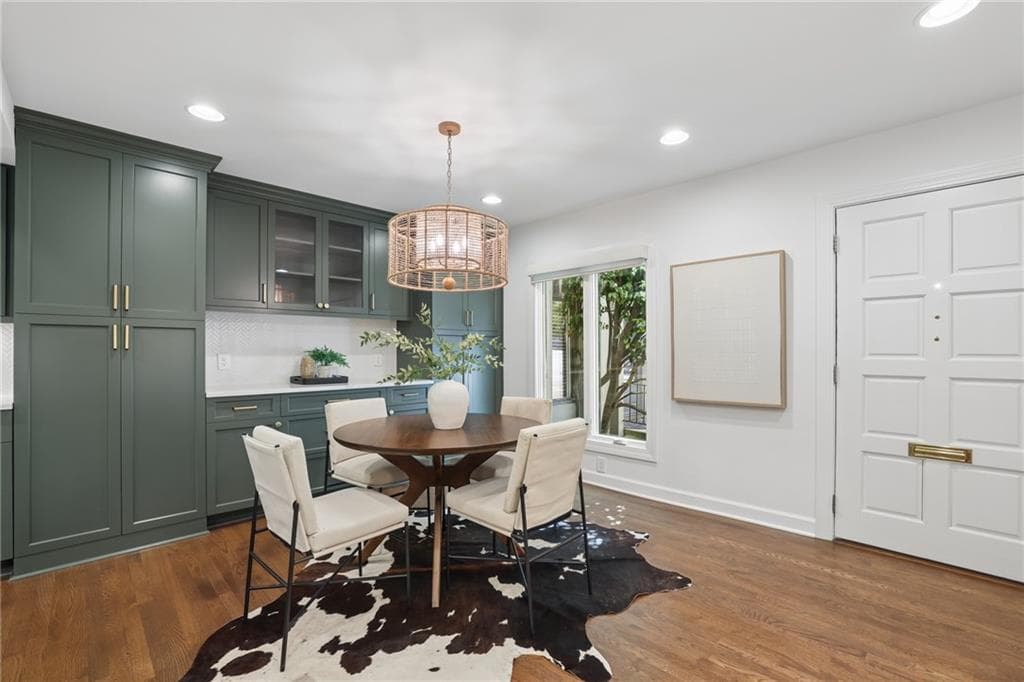 3 bedroom, 4 bathroom, 2,034 sq ft condominium under contract at 83 Ivy Trail, Atlanta, GA 30342 — photo 7