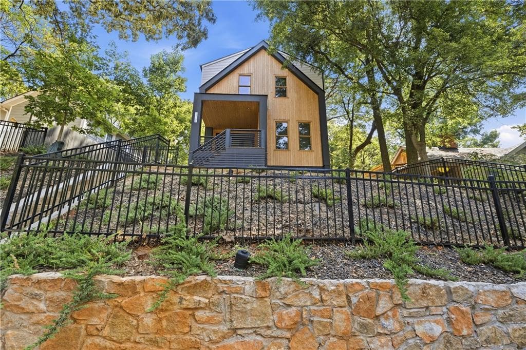 5 bedroom, 4 bathroom townhouse for sale at 1010 Boulevard SE A, Atlanta, GA 30312
