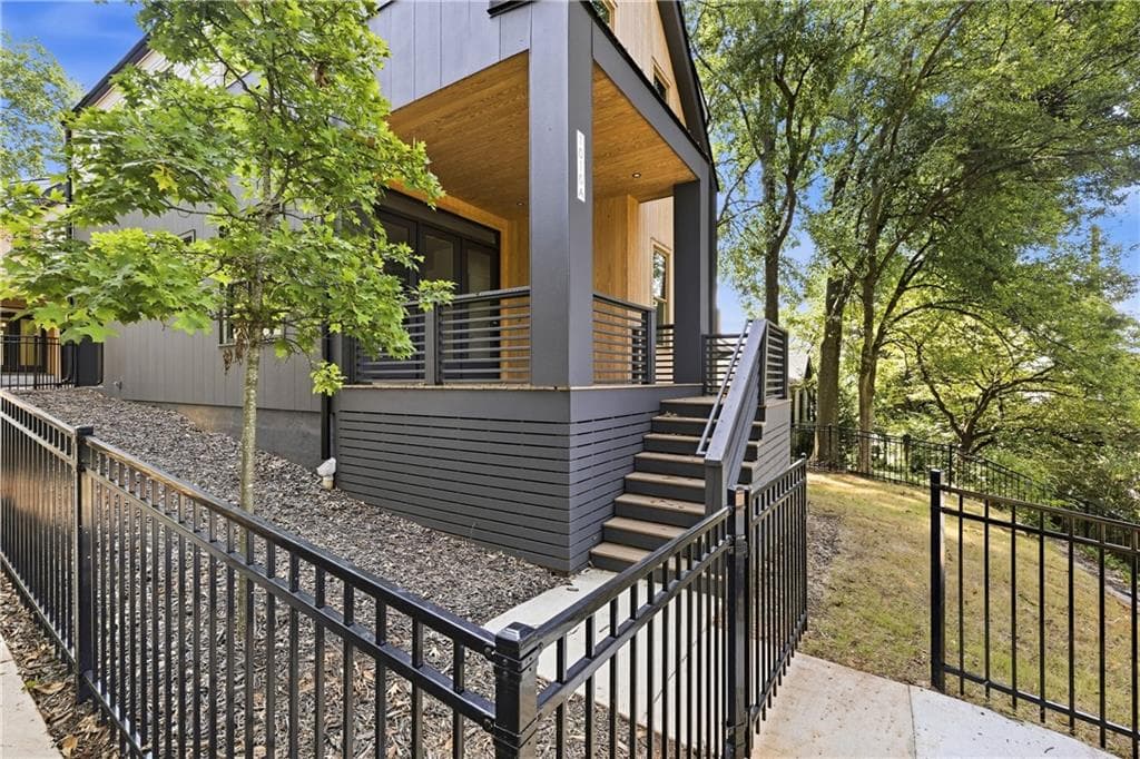 5 bedroom, 4 bathroom townhouse for sale at 1010 Boulevard SE A, Atlanta, GA 30312 — photo 2