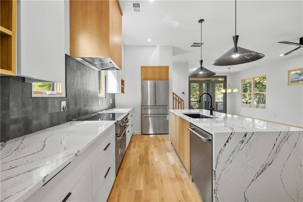 5 bedroom, 4 bathroom townhouse for sale at 1010 Boulevard SE A, Atlanta, GA 30312 — photo 6