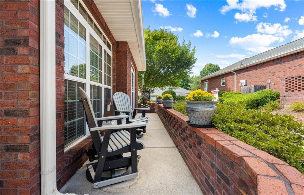 2 bedroom, 2 bathroom, 1,154 sq ft condominium for sale at 4232 Pondview Way, Oakwood, GA 30566 — photo 2