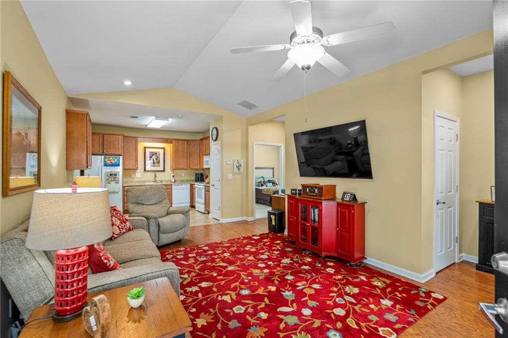 2 bedroom, 2 bathroom, 1,154 sq ft condominium for sale at 4232 Pondview Way, Oakwood, GA 30566 — photo 6