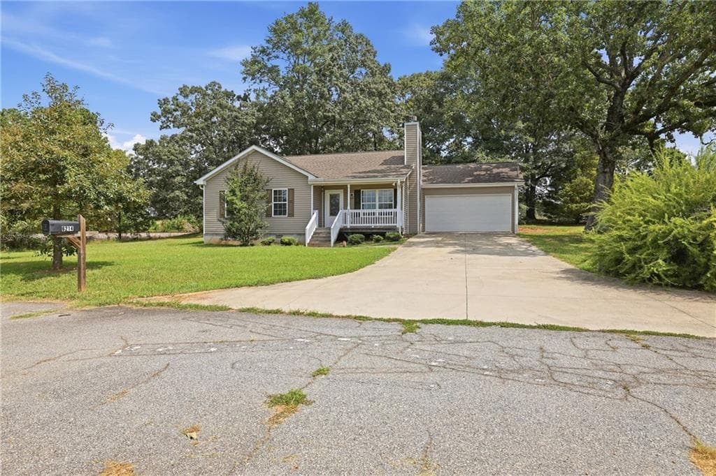 3 bedroom, 2 bathroom, 1,218 sq ft single family residence for sale at 6214 Helen Street, Lula, GA 30554 — photo 4