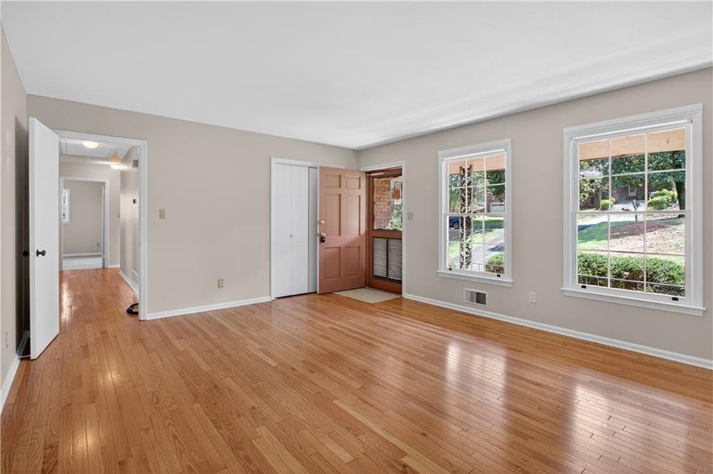3 bedroom, 2 bathroom, 1,763 sq ft single family residence for sale at 2569 Sky Lane Dr, Marietta, GA 30062 — photo 2