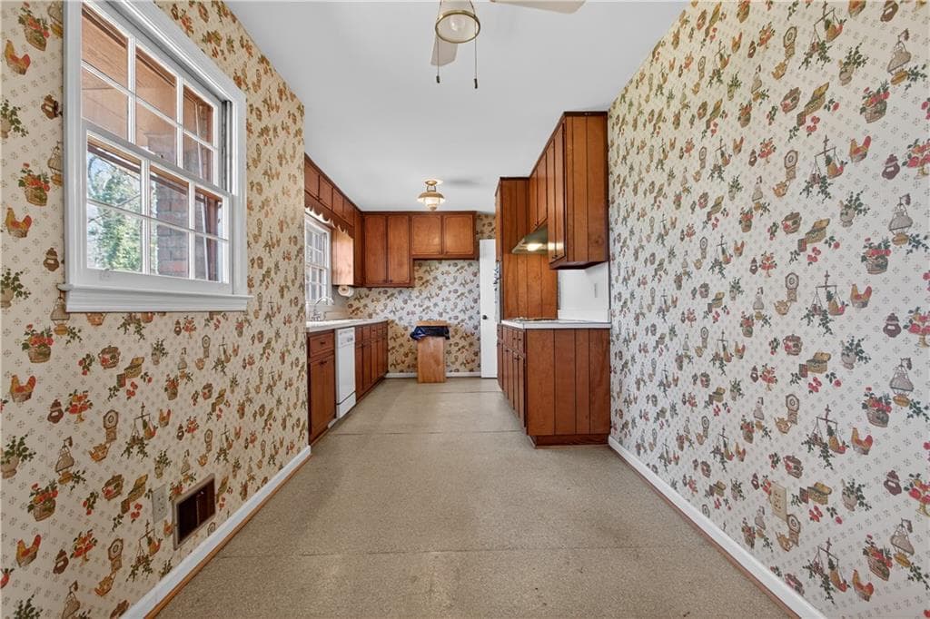 3 bedroom, 2 bathroom, 1,763 sq ft single family residence for sale at 2569 Sky Lane Dr, Marietta, GA 30062 — photo 6