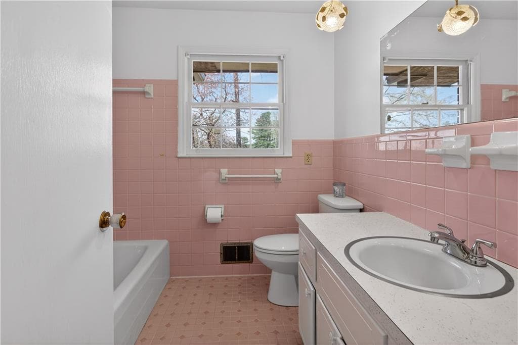 3 bedroom, 2 bathroom, 1,763 sq ft single family residence for sale at 2569 Sky Lane Dr, Marietta, GA 30062 — photo 10