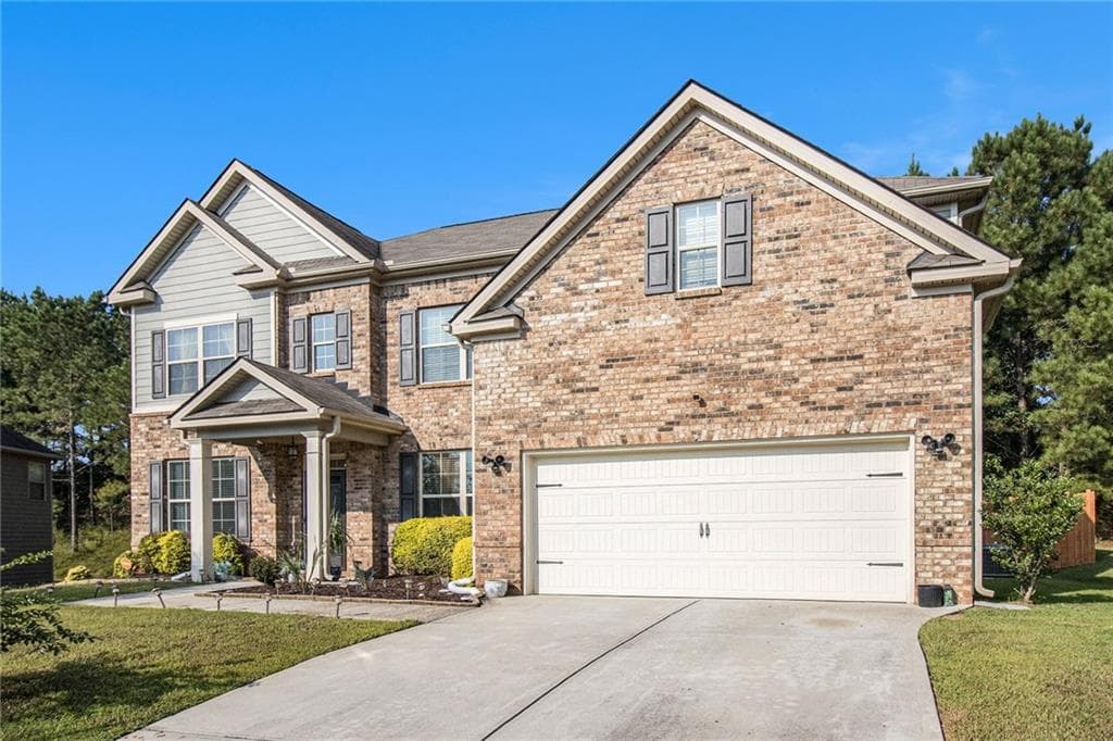 4 bedroom, 3 bathroom, 3,702 sq ft single family residence for sale at 240 Kestrel Circle, Covington, GA 30014 — photo 2