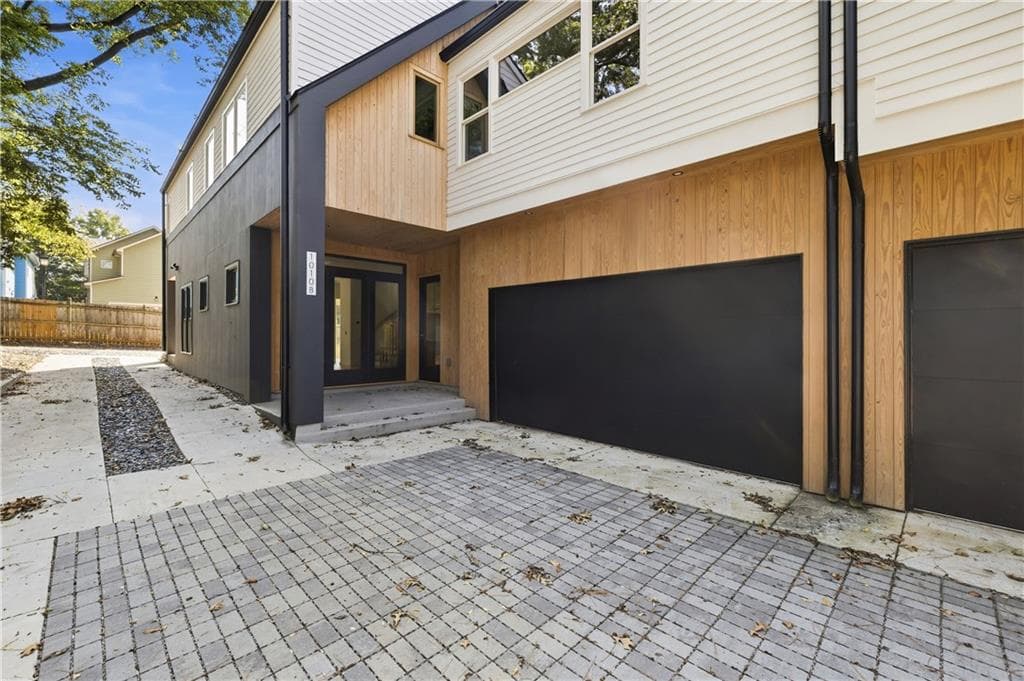 5 bedroom, 4 bathroom townhouse for sale at 1010 Boulevard SE B, Atlanta, GA 30312