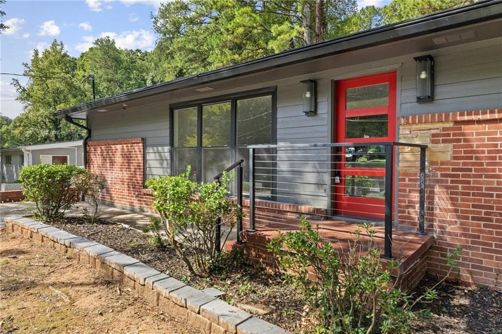 5 bedroom, 4 bathroom, 2,538 sq ft single family residence for sale at 266 Simon Terrace, Atlanta, GA 30318 — photo 5