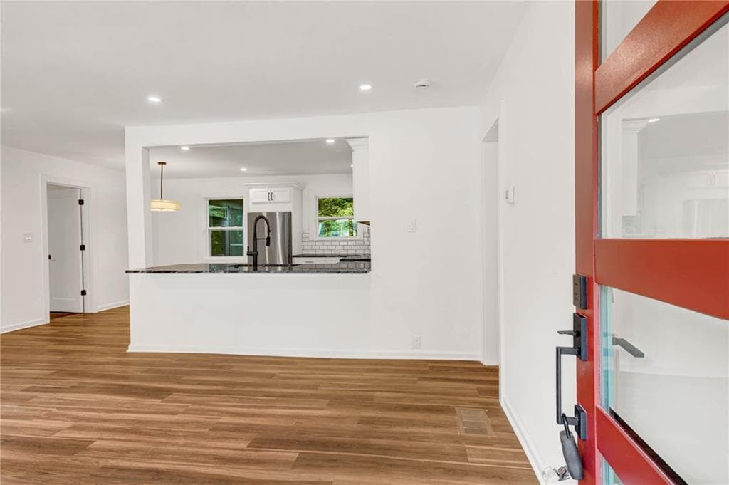5 bedroom, 4 bathroom, 2,538 sq ft single family residence for sale at 266 Simon Terrace, Atlanta, GA 30318 — photo 6