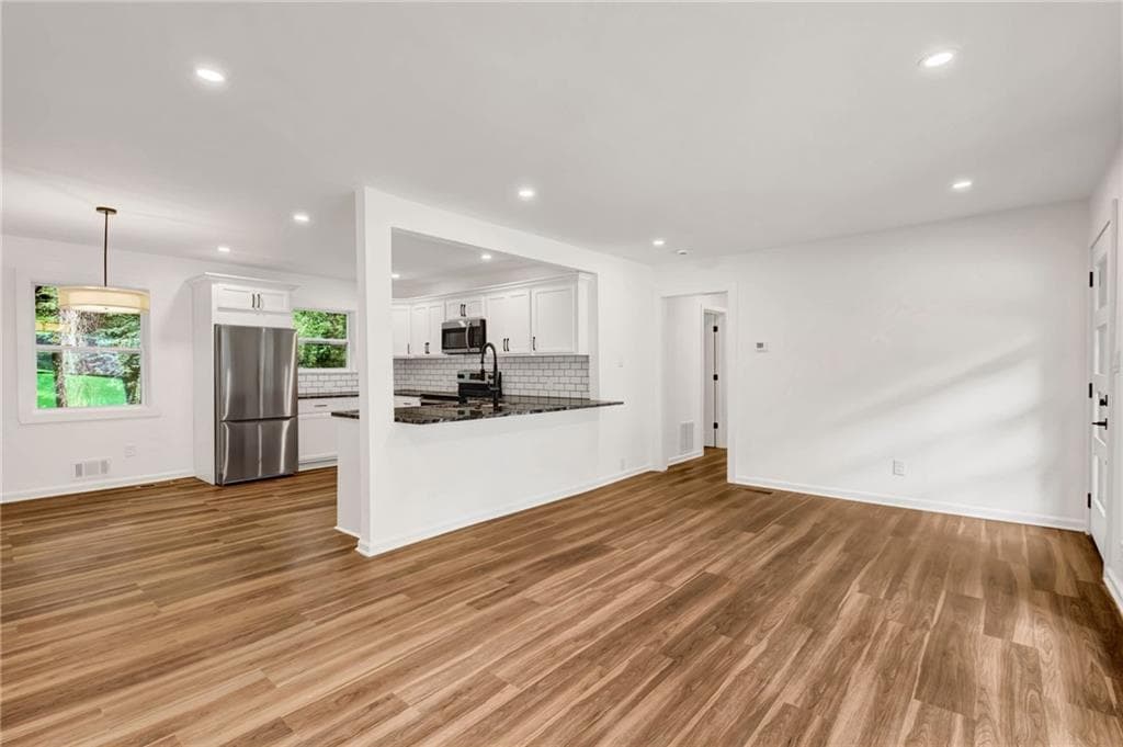 5 bedroom, 4 bathroom, 2,538 sq ft single family residence for sale at 266 Simon Terrace, Atlanta, GA 30318 — photo 9