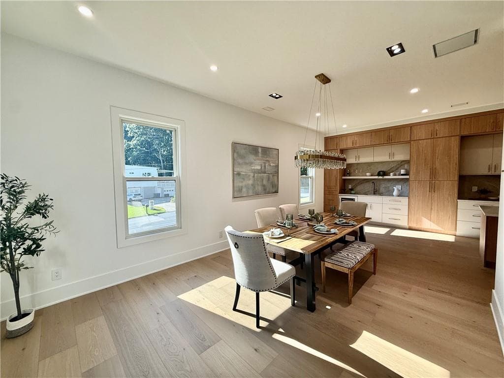 5 bedroom, 5 bathroom, 4,219 sq ft single family residence for sale at 2336 Brookhurst Drive, Dunwoody, GA 30338 — photo 6