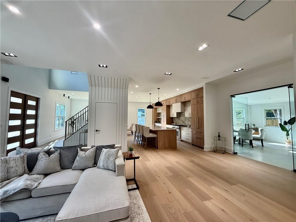 5 bedroom, 5 bathroom, 4,219 sq ft single family residence for sale at 2336 Brookhurst Drive, Dunwoody, GA 30338 — photo 8